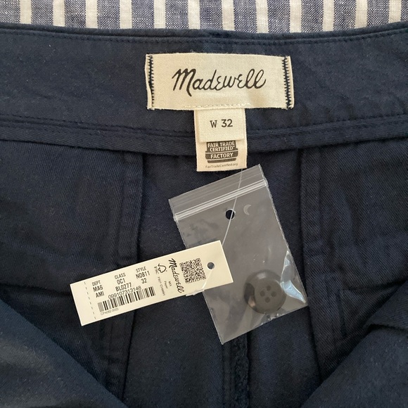 Madewell cotton-hemp blend pleated shorts in navy - Picture 5 of 6